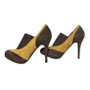 Mint Condition Vintage Donald J Pliners